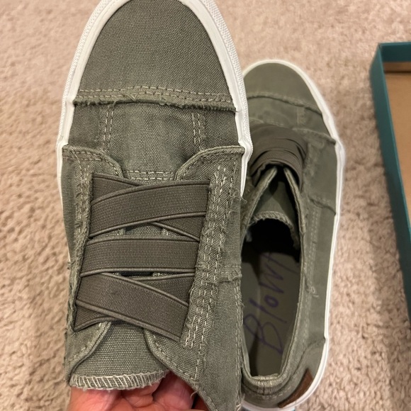 Blowfish Malibu sneaker…MINT Condition! - Picture 3 of 9